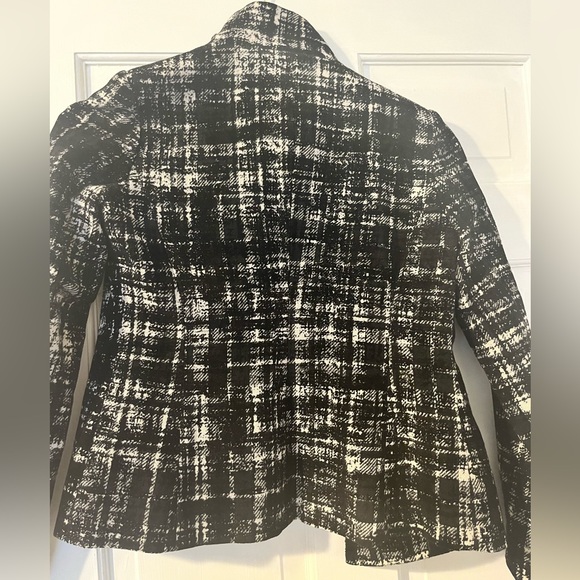 Ann Taylor Wool Blend Velvet Textured Button
Front Blazer Jacket Size 2P - Picture 4 of 6